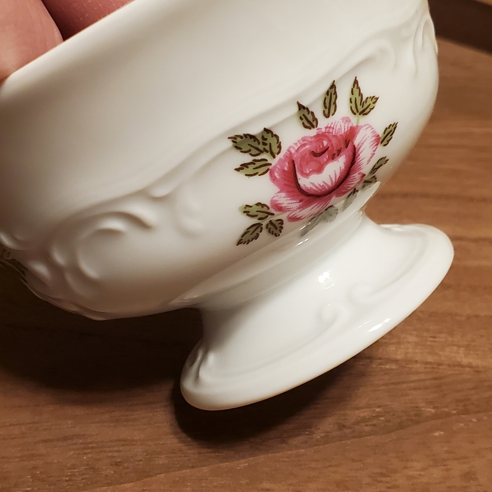 Walbrzych Avon Rose Teacups - Picture 6 of 8